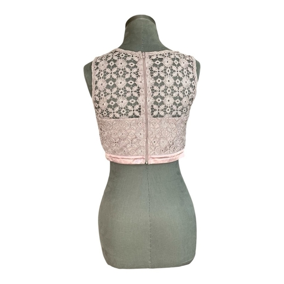 Women Top SEQUIN HEARTS Pink Crochet Lace Bandeau Sequin Sleeveless Cropped Top - Picture 4 of 6